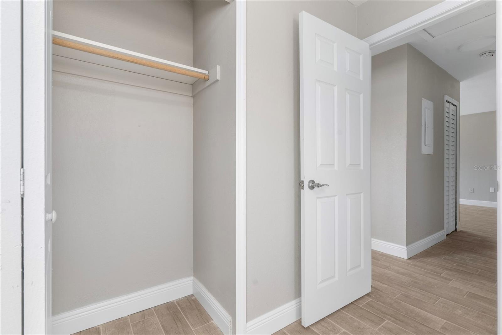 Listing photo id 18 for 8310 Croton Avenue