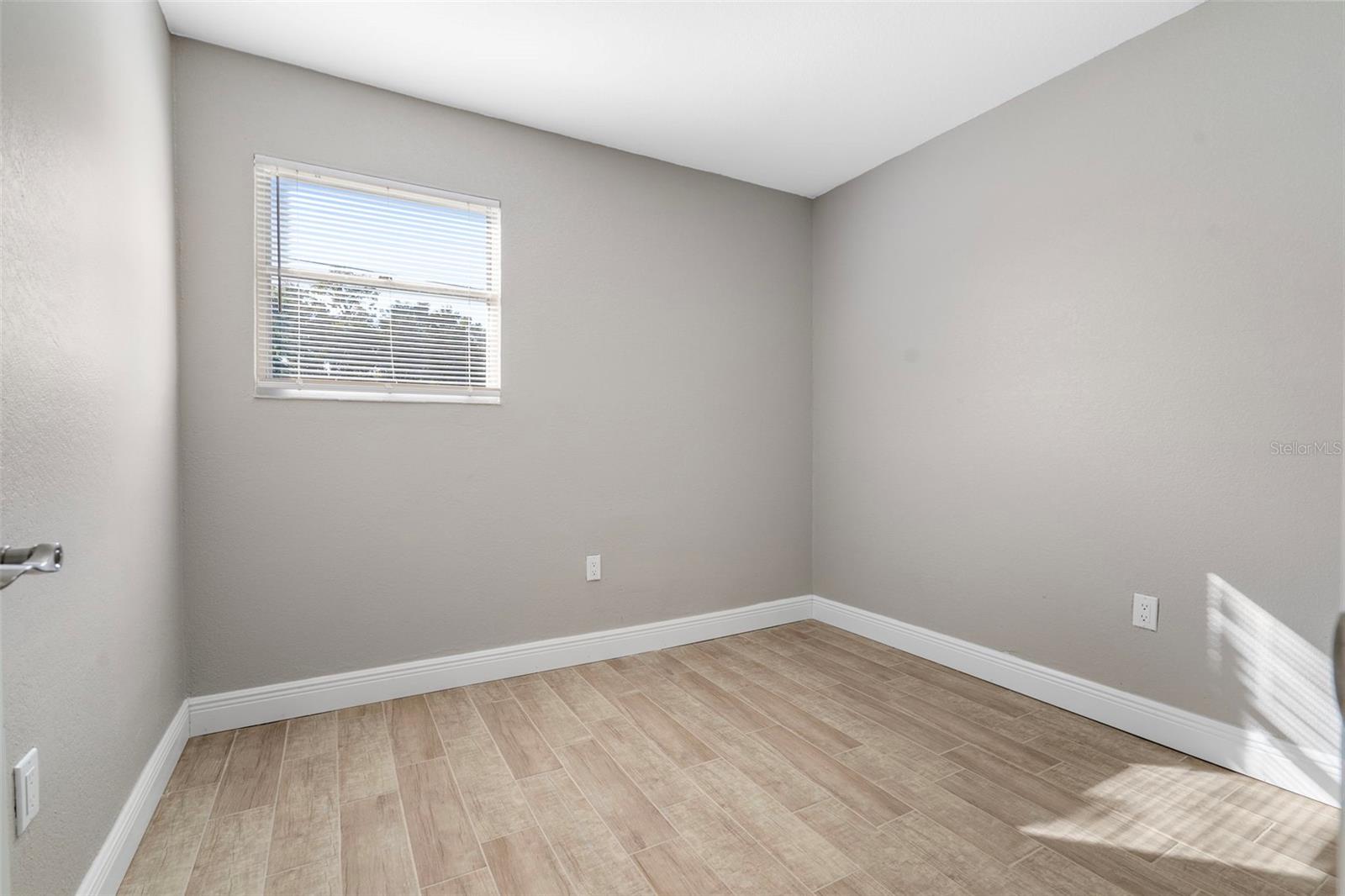 Listing photo id 19 for 8310 Croton Avenue