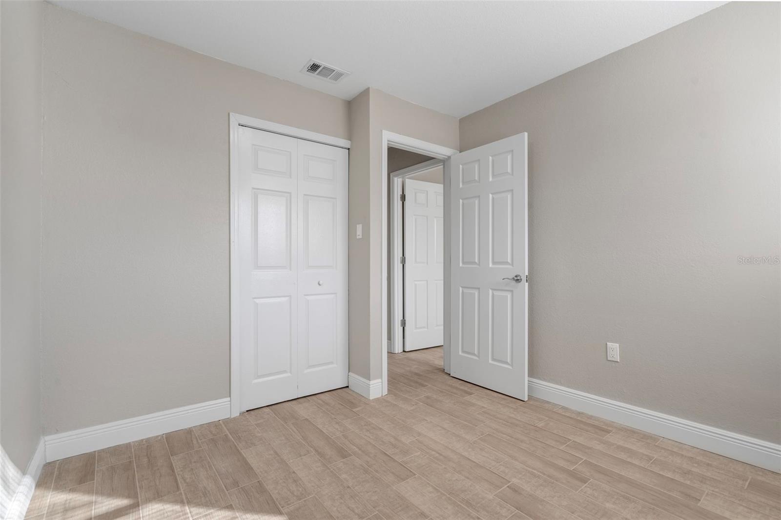 Listing photo id 21 for 8310 Croton Avenue