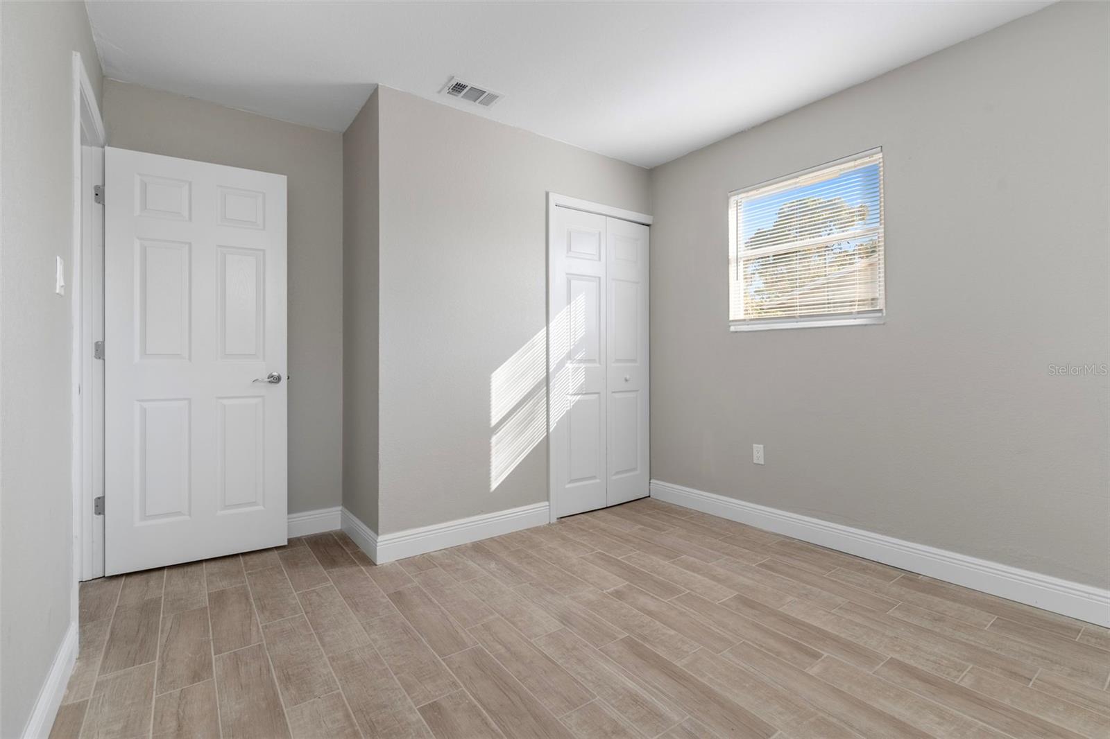 Listing photo id 23 for 8310 Croton Avenue