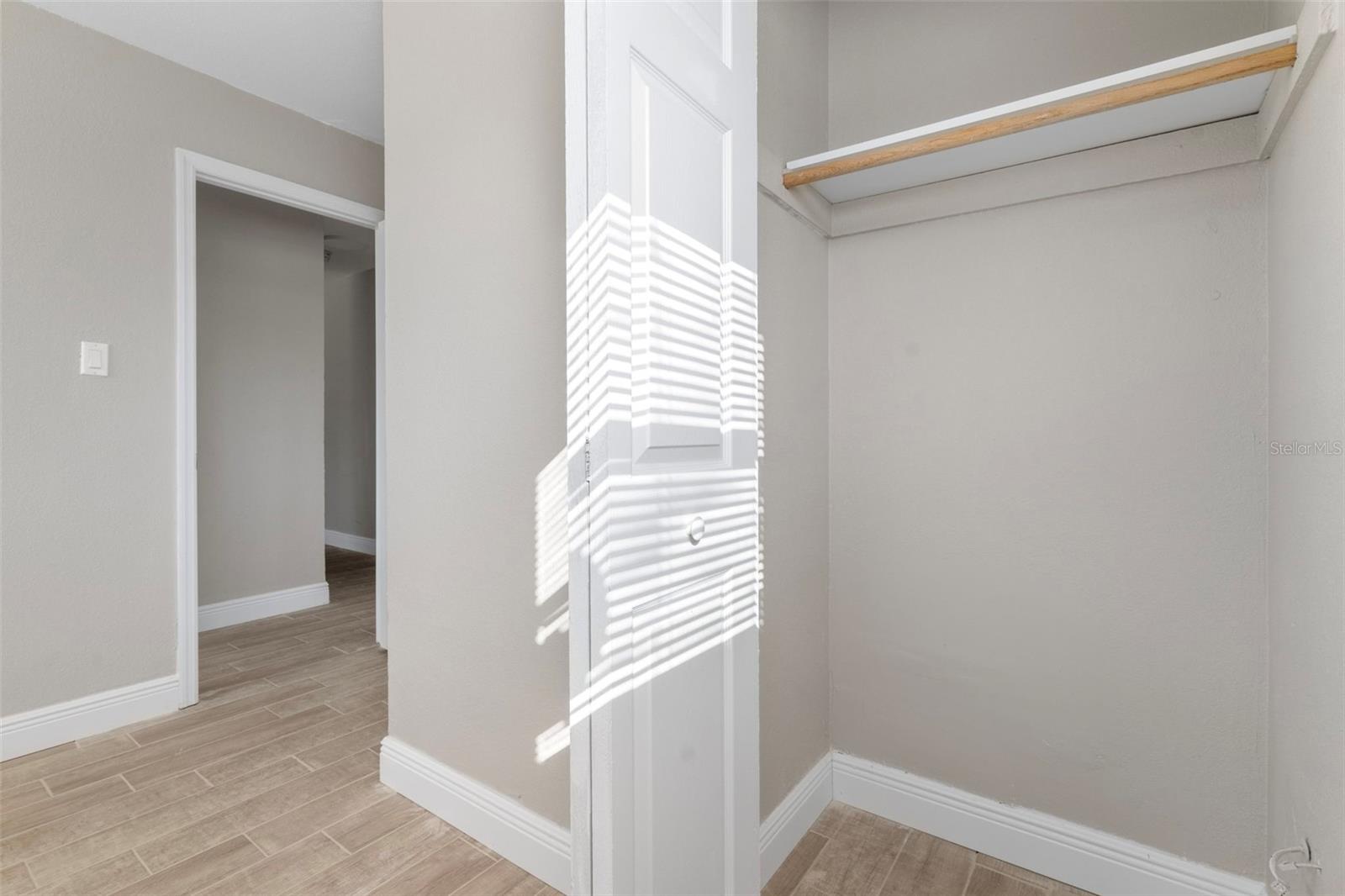 Listing photo id 24 for 8310 Croton Avenue