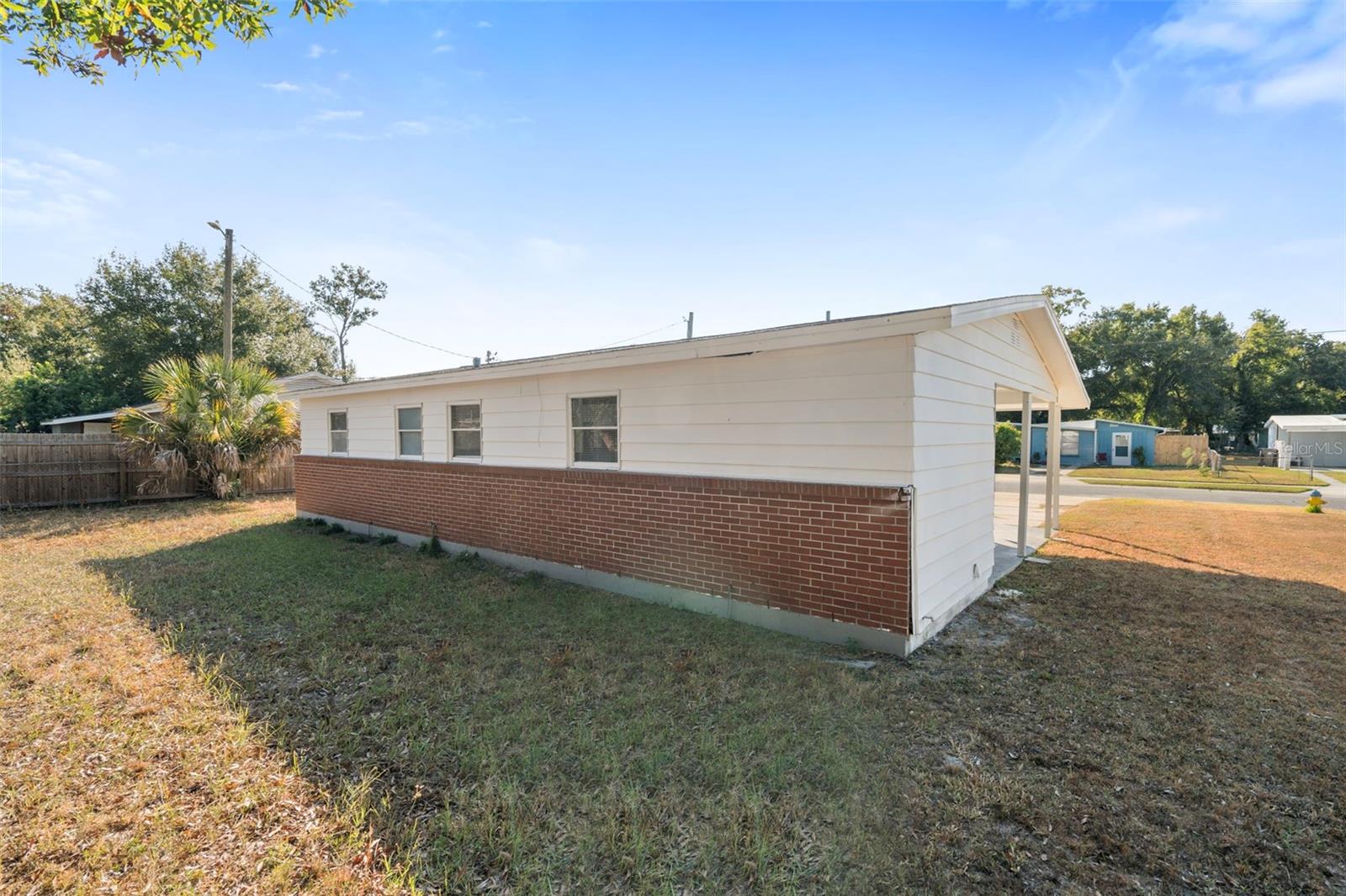 Listing photo id 25 for 8310 Croton Avenue