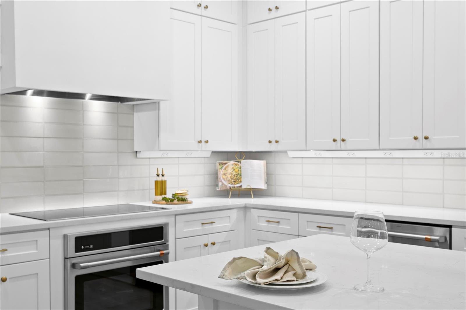 Image 22 of 60 For 450 Gilman Place N