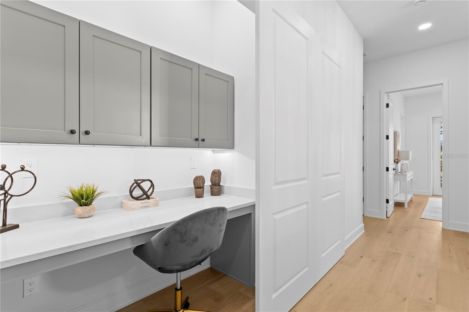 Image 26 of 60 For 450 Gilman Place N