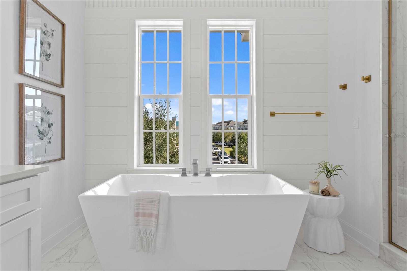 Image 34 of 60 For 450 Gilman Place N