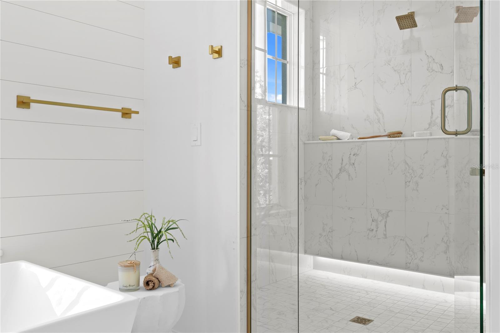 Image 36 of 60 For 450 Gilman Place N