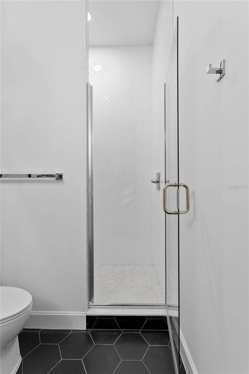 Image 46 of 60 For 450 Gilman Place N