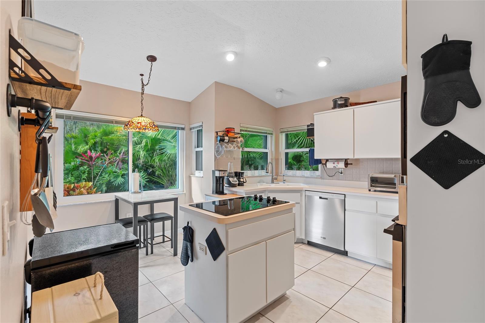 Image 14 of 51 For 948 Lucas Lane