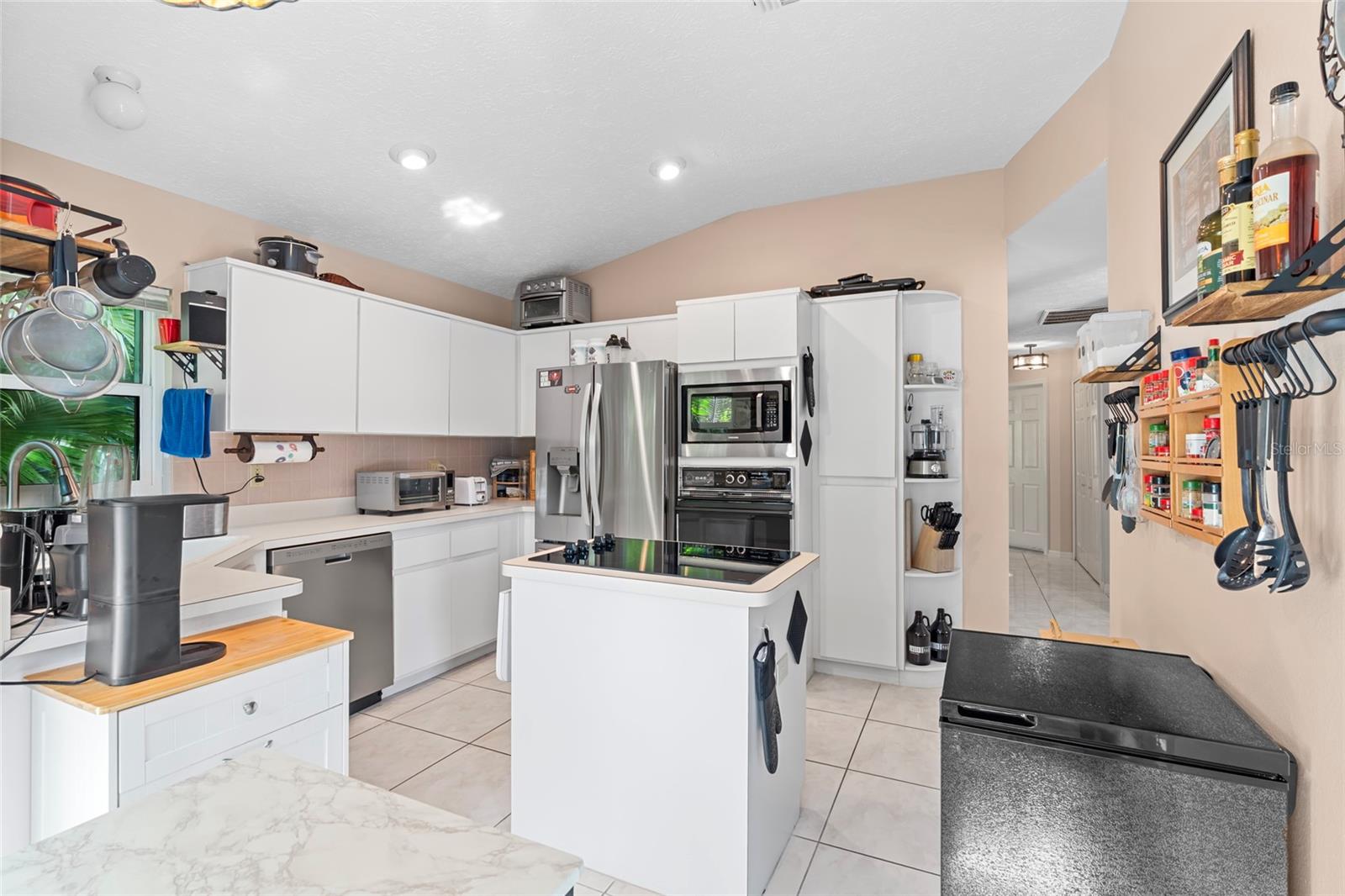 Image 17 of 51 For 948 Lucas Lane