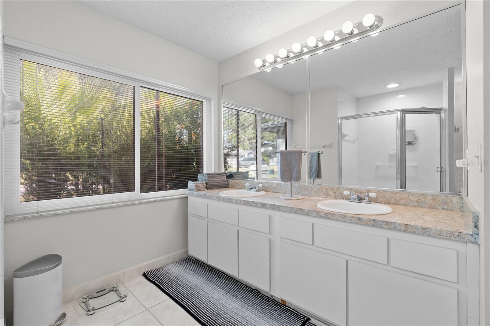 Image 23 of 51 For 948 Lucas Lane