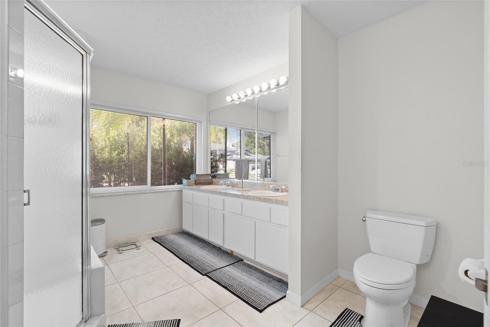 Image 24 of 51 For 948 Lucas Lane