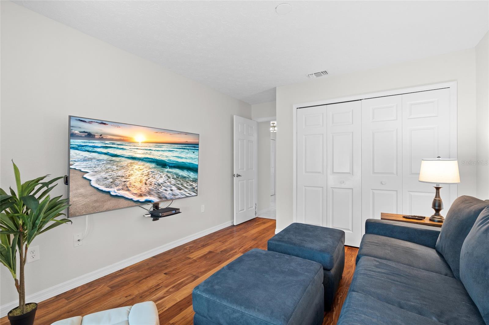 Image 26 of 51 For 948 Lucas Lane