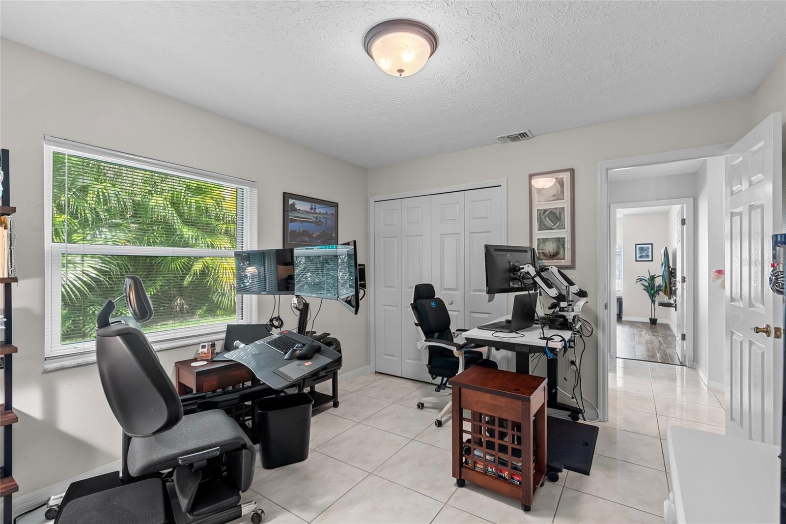 Image 28 of 51 For 948 Lucas Lane