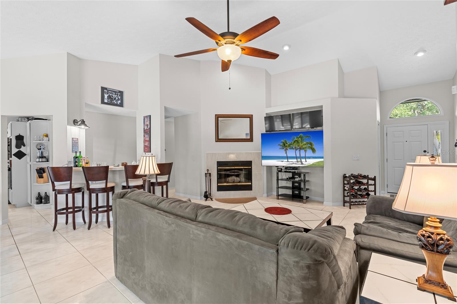 Image 7 of 51 For 948 Lucas Lane