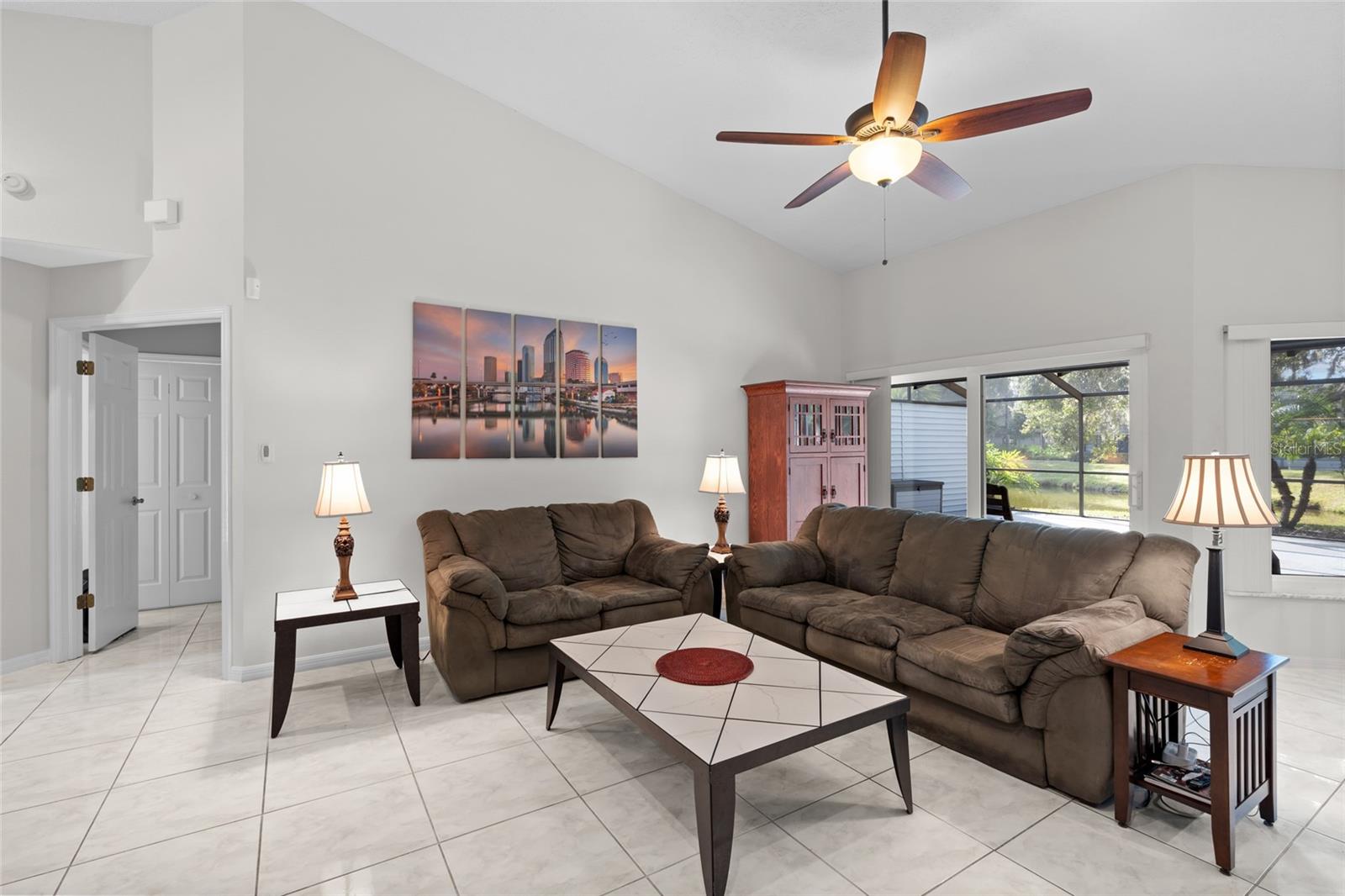 Image 8 of 51 For 948 Lucas Lane