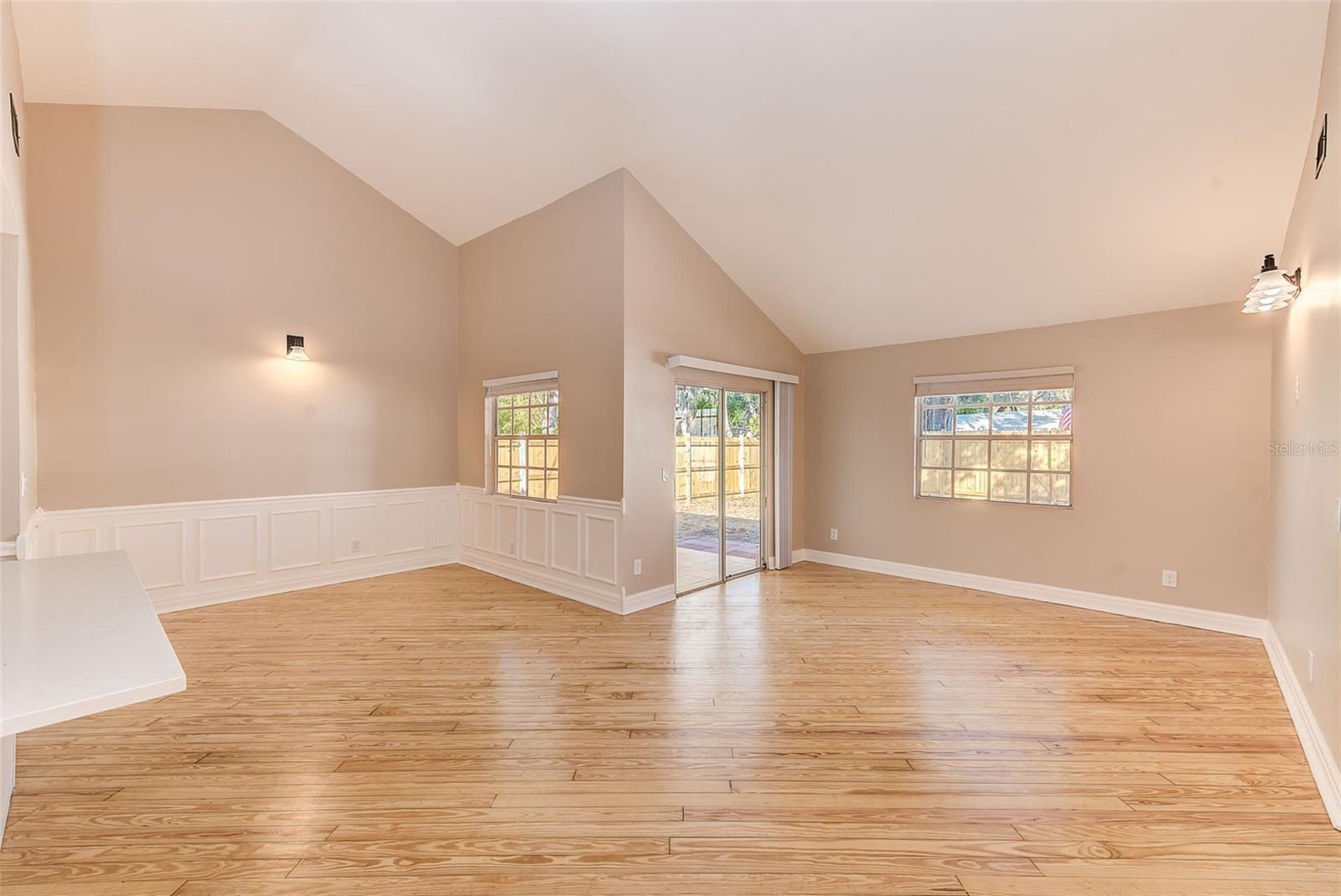 Image 4 of 26 For 4607 Loughman Street