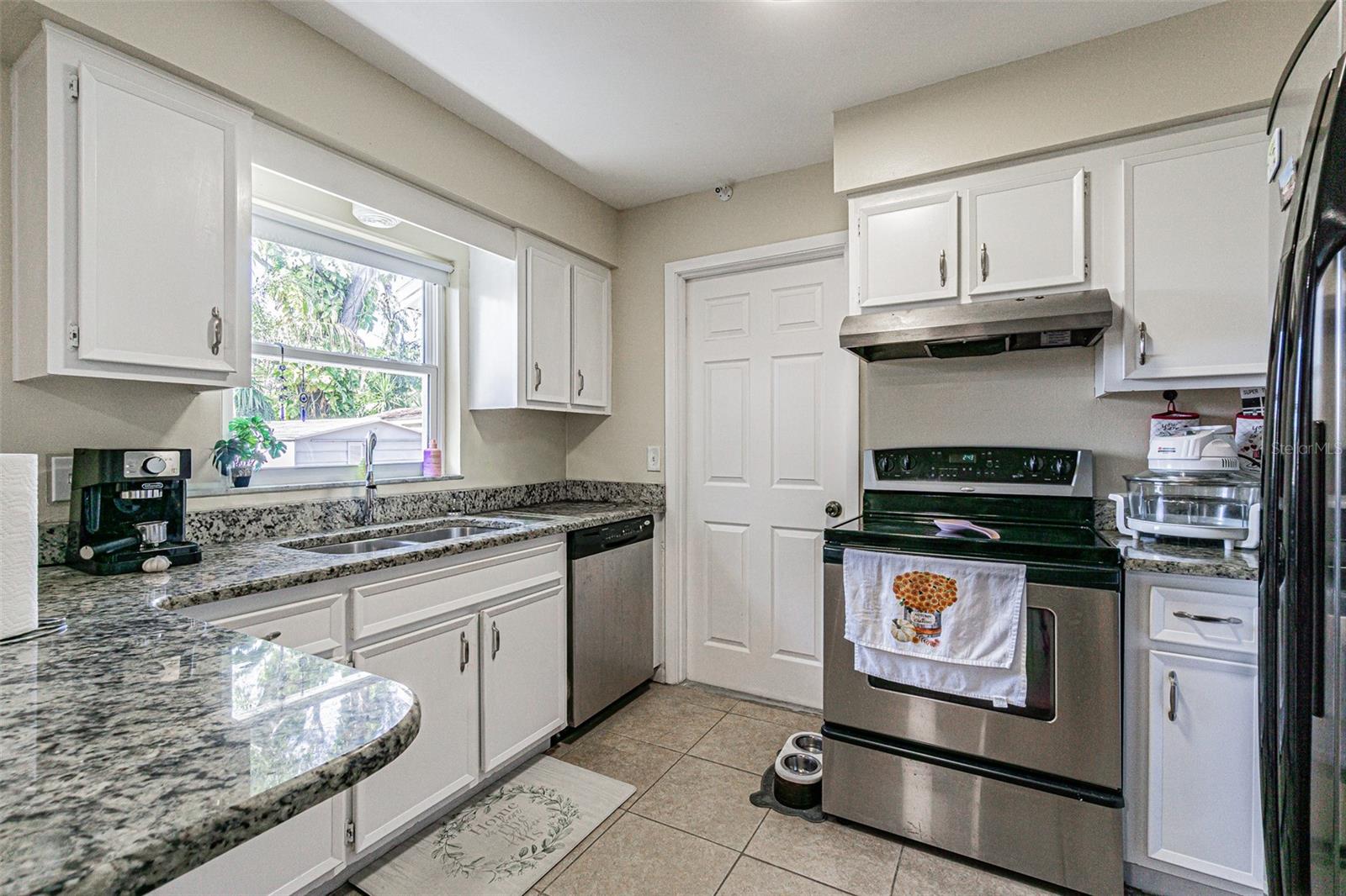 Image 12 of 27 For 925 Park Street