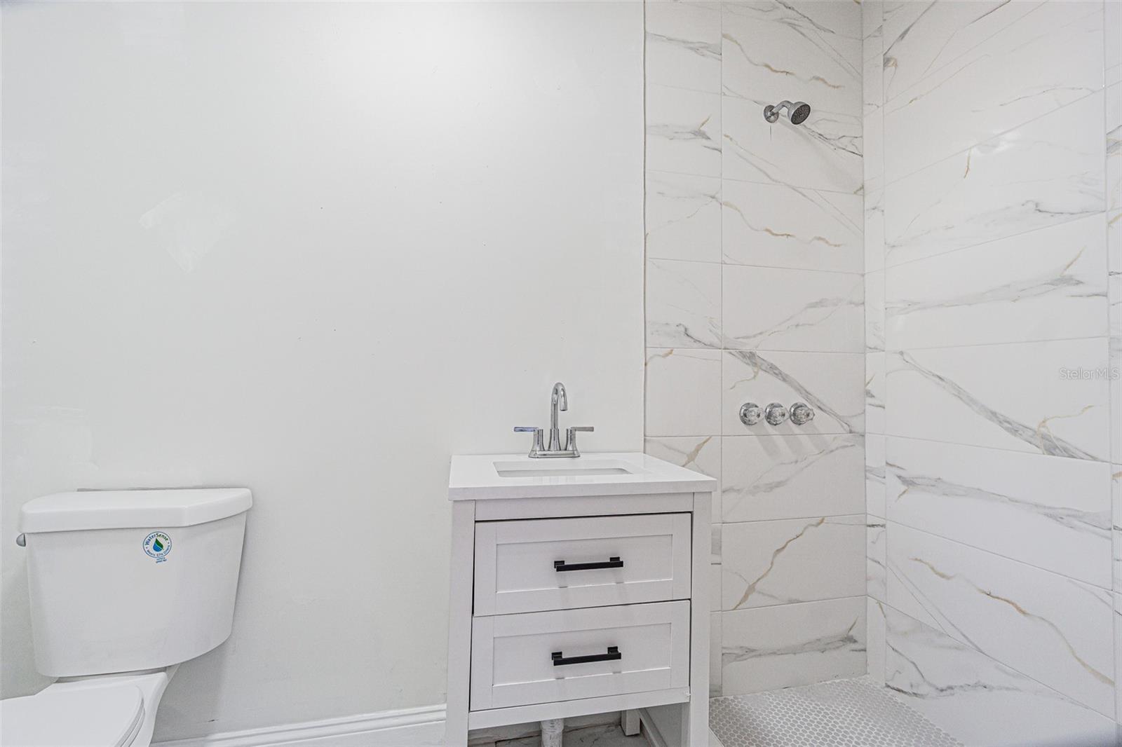 Image 21 of 27 For 925 Park Street