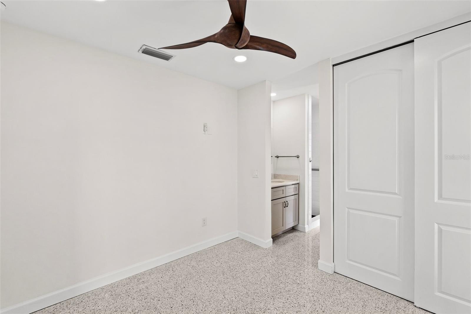 Image 36 of 72 For 5173 Horseshoe Place