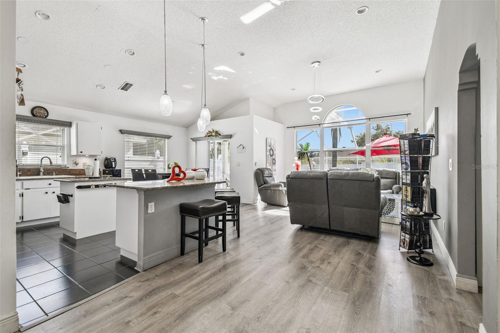 Image 15 of 59 For 6906 Mirror Lake Avenue