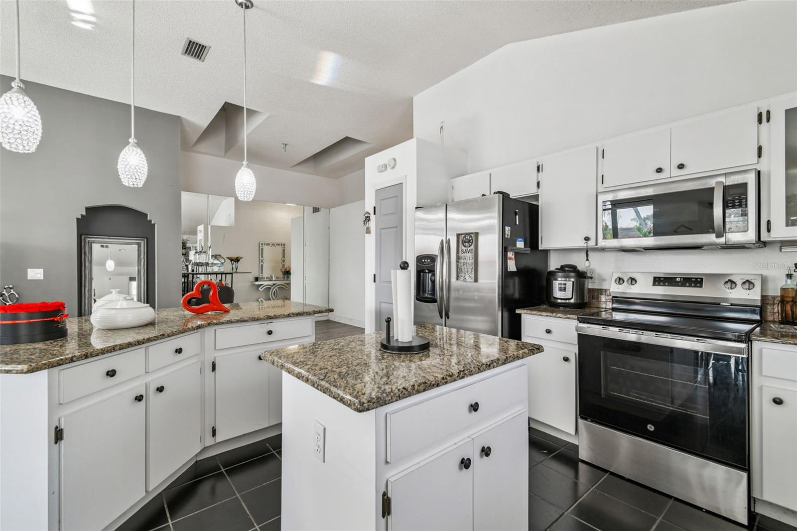 Image 18 of 59 For 6906 Mirror Lake Avenue