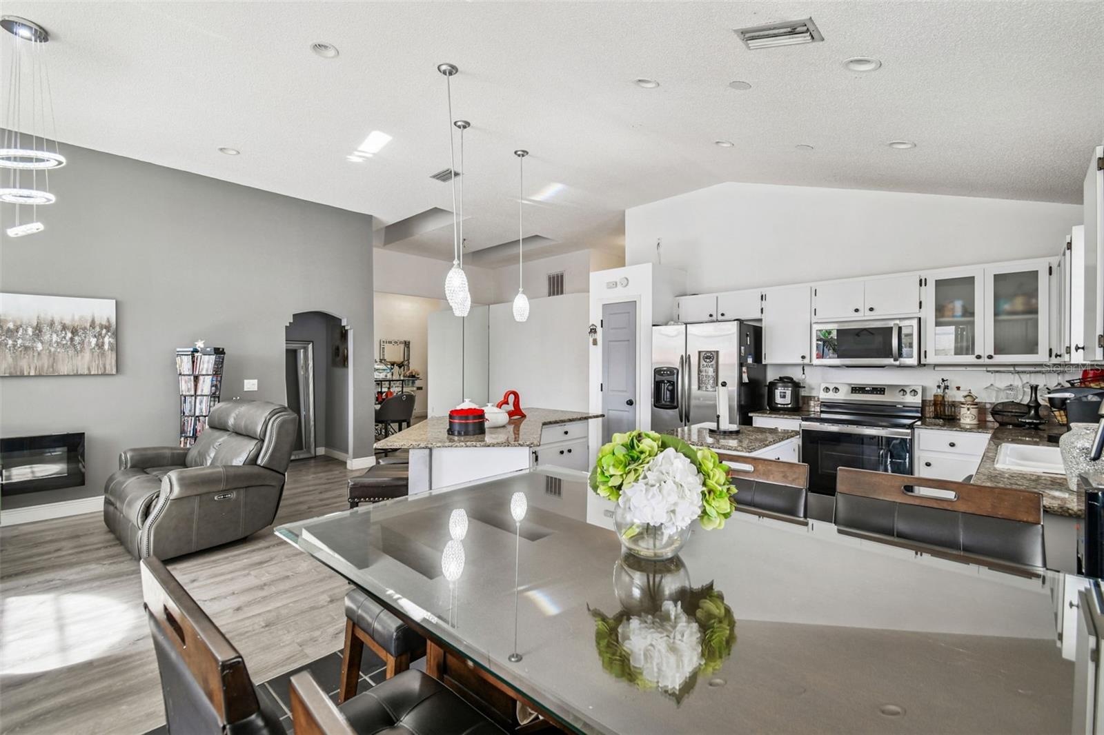 Image 20 of 59 For 6906 Mirror Lake Avenue