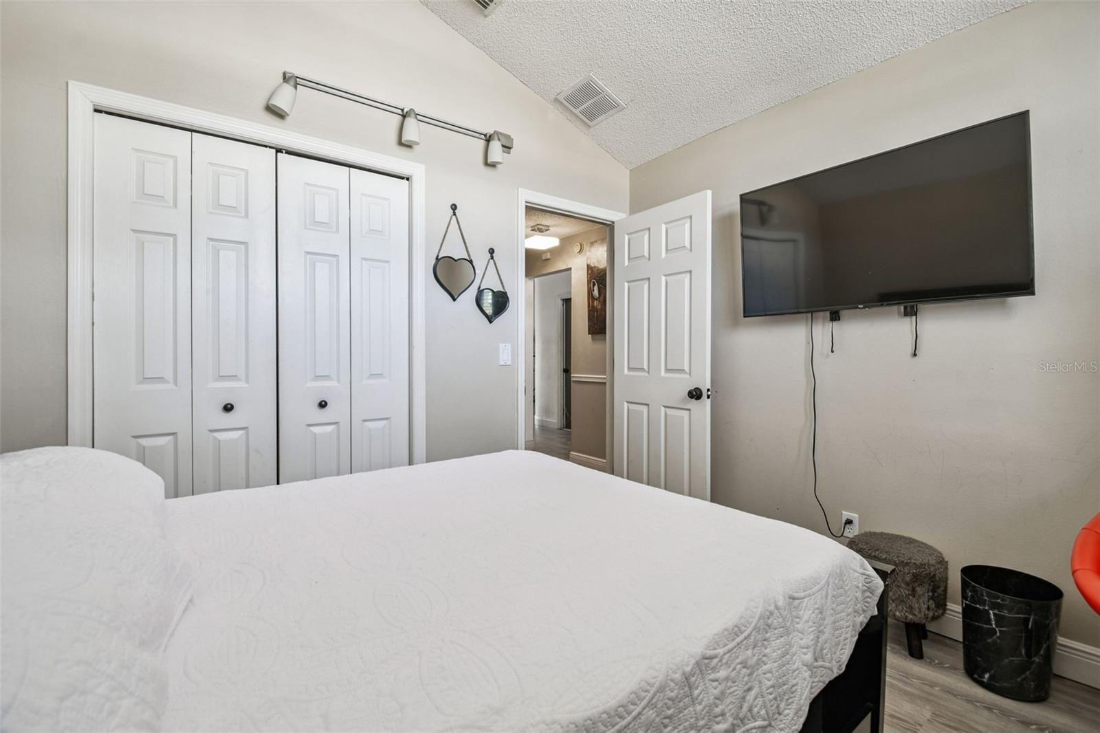 Image 26 of 59 For 6906 Mirror Lake Avenue