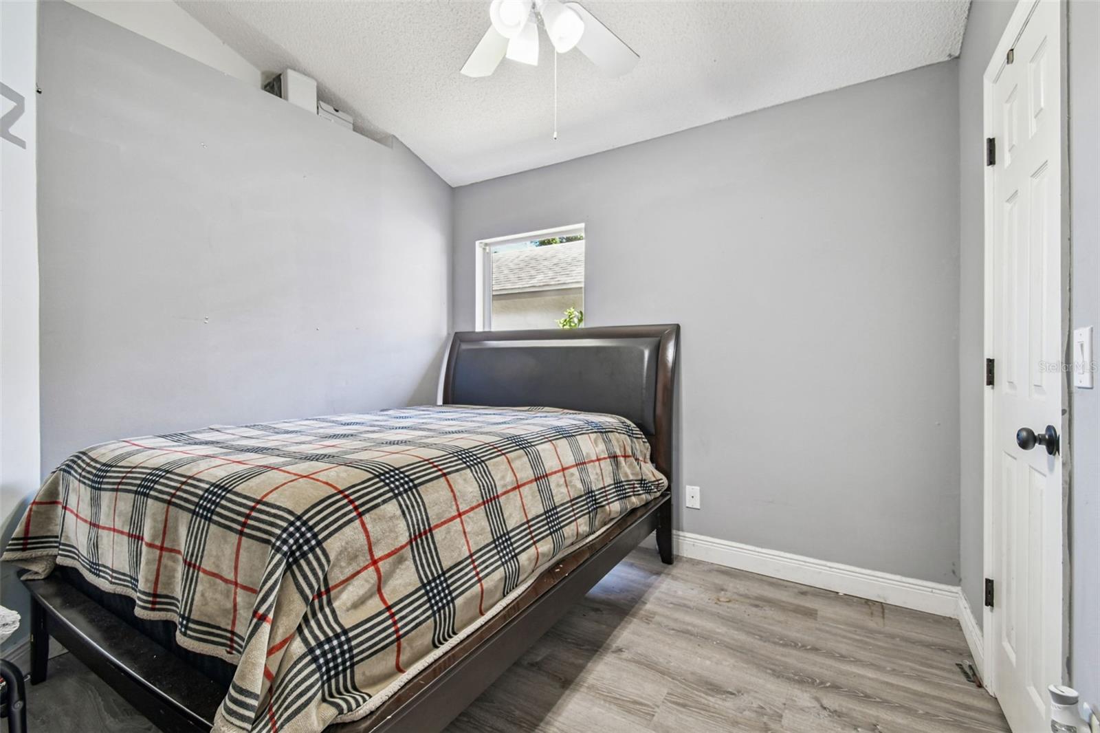 Image 27 of 59 For 6906 Mirror Lake Avenue