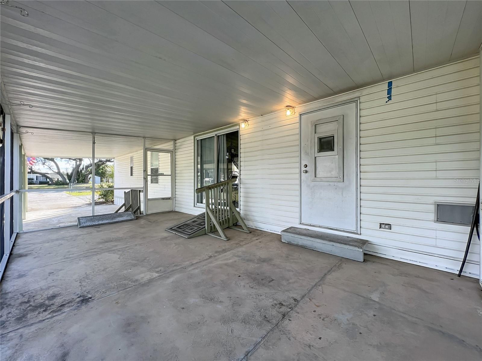 Image 4 of 35 For 35819 Shelley Drive