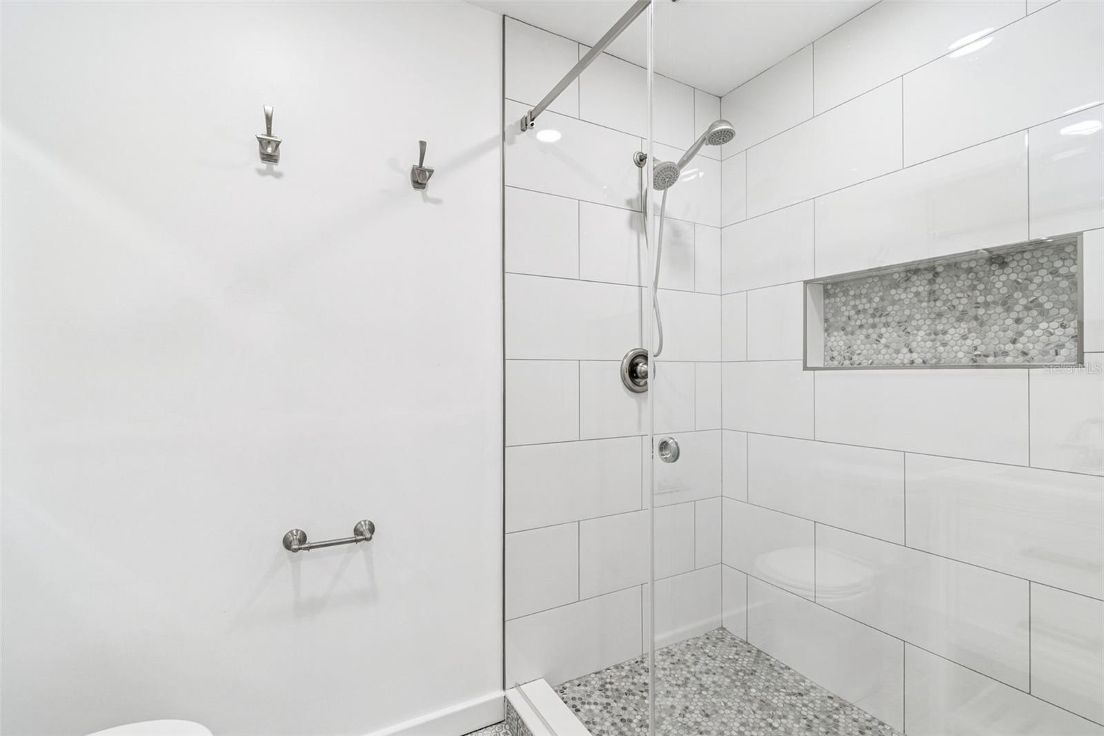 Image 18 of 45 For 5819 27th Avenue S