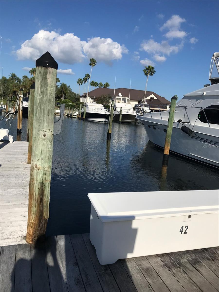 Listing photo id 2 for 6300 Pasadena Point Boulevard 42