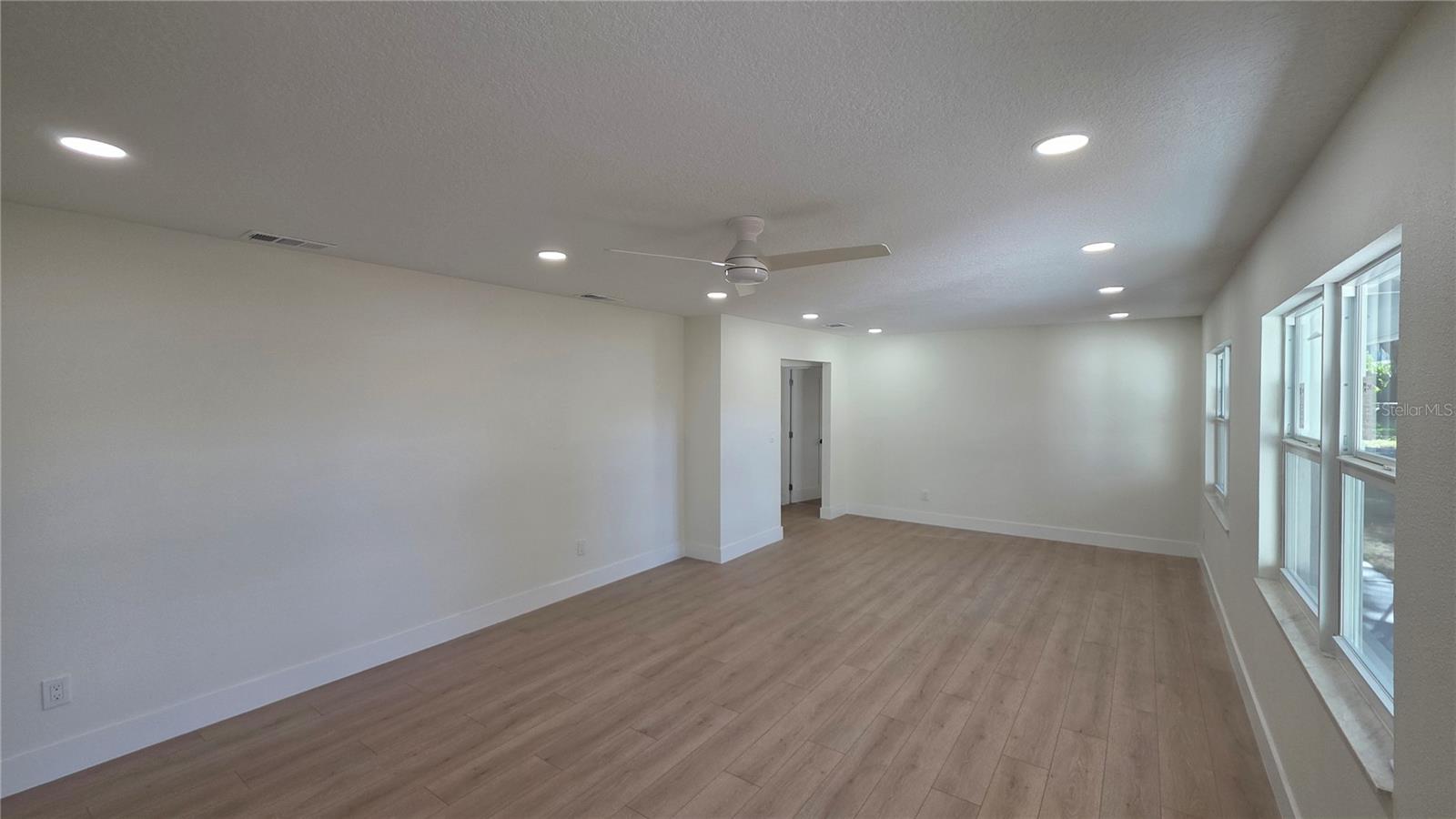 Image 26 of 70 For 14646 15th Street