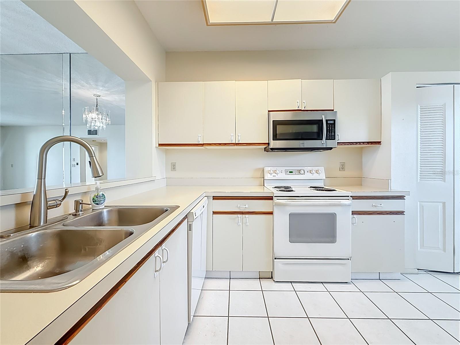 Image 11 of 97 For 7932 Sailboat Key Boulevard S 603