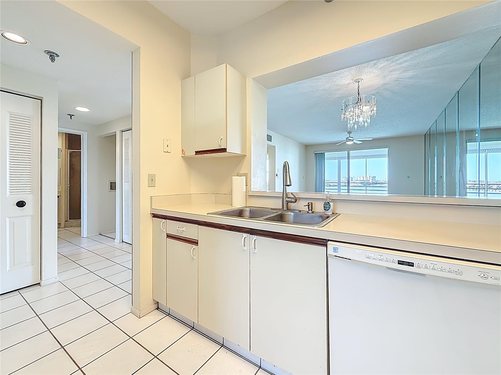 Image 21 of 97 For 7932 Sailboat Key Boulevard S 603