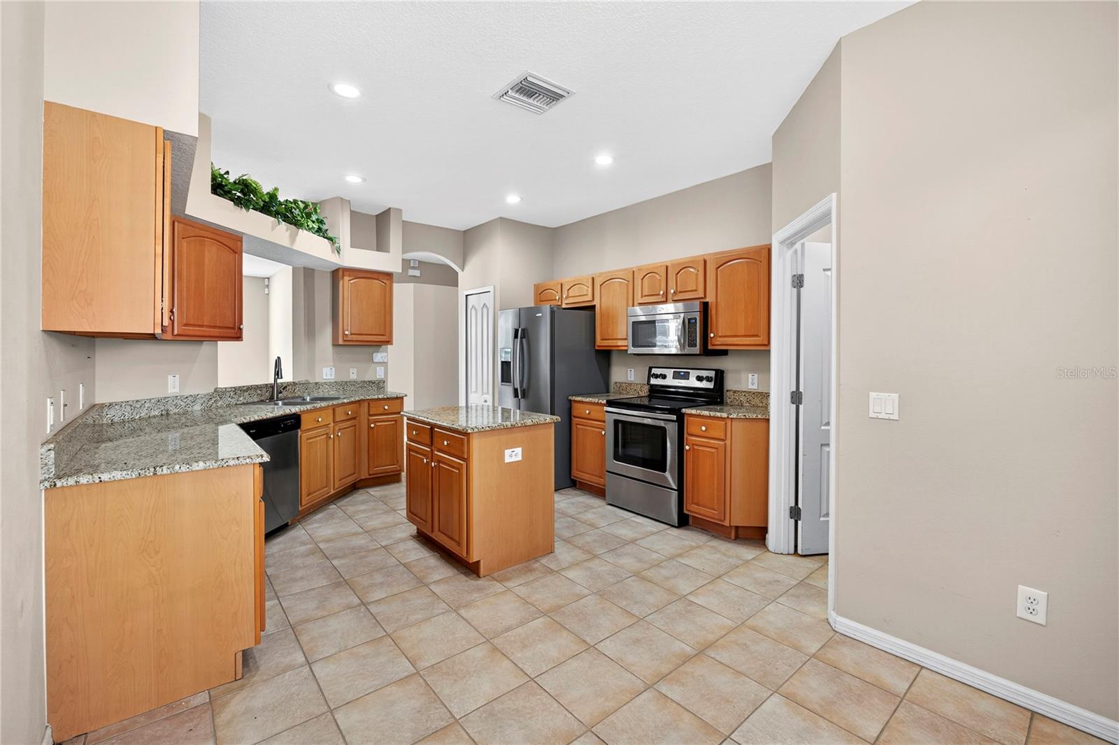 Image 13 of 39 For 2352 Rosehaven Drive