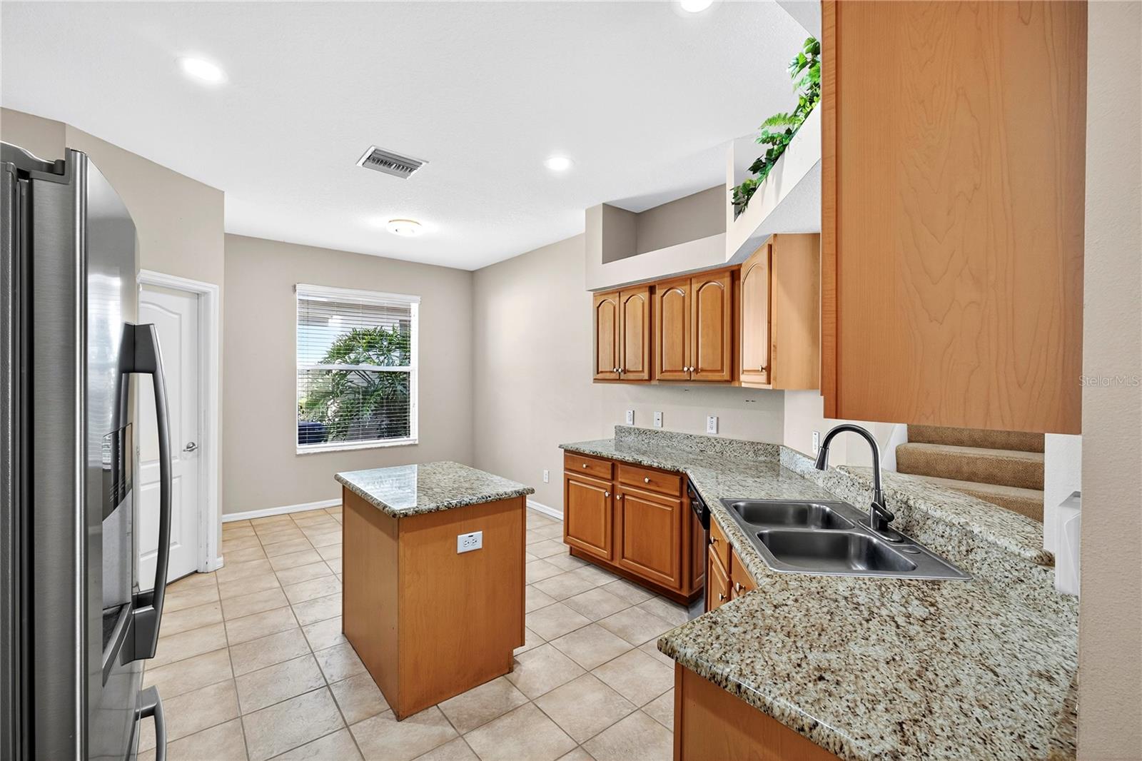 Image 14 of 39 For 2352 Rosehaven Drive