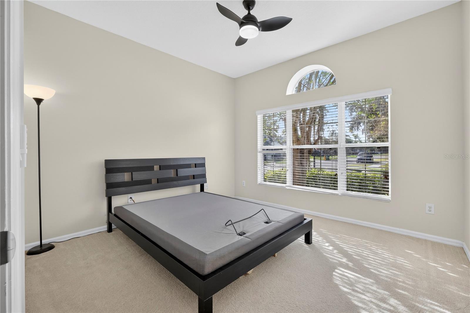 Image 15 of 39 For 2352 Rosehaven Drive