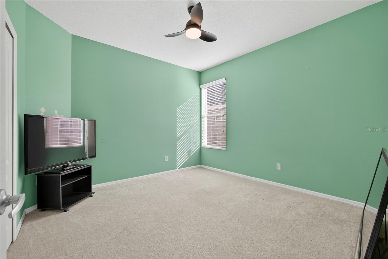 Image 17 of 39 For 2352 Rosehaven Drive