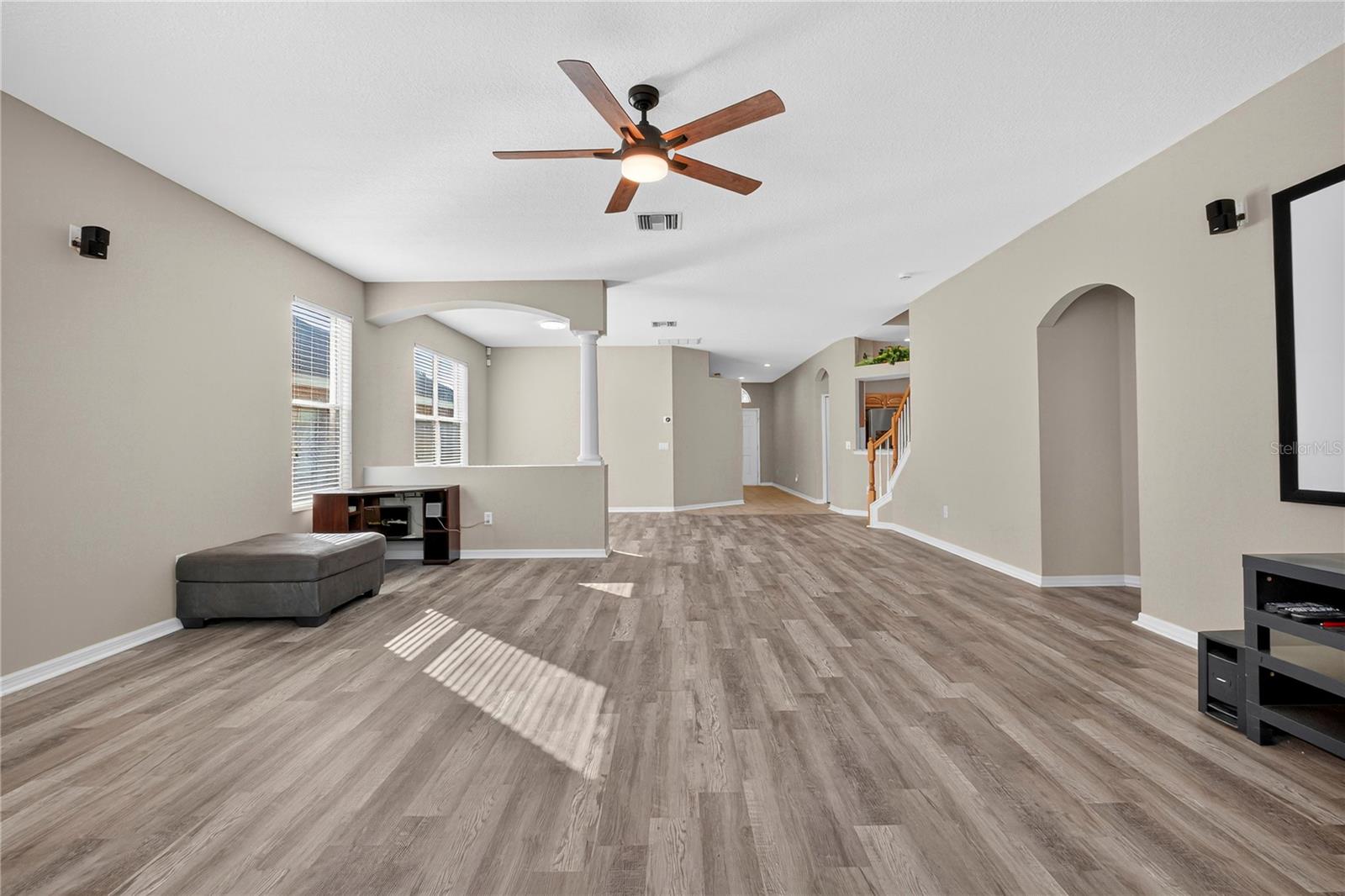 Image 4 of 39 For 2352 Rosehaven Drive