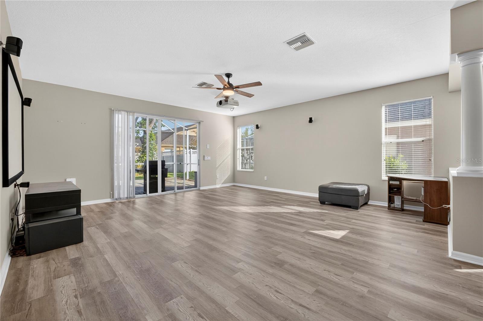 Image 6 of 39 For 2352 Rosehaven Drive