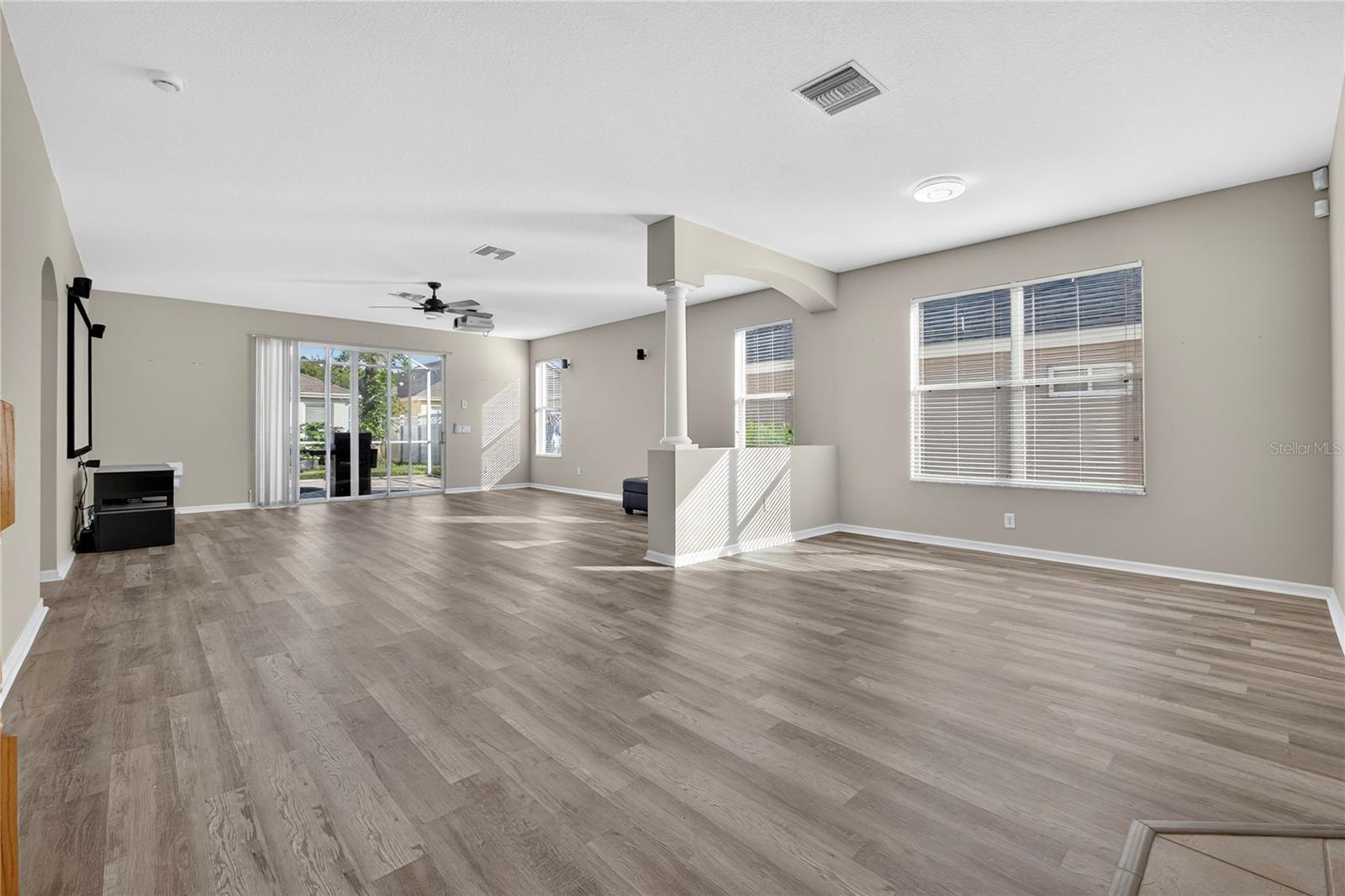 Image 7 of 39 For 2352 Rosehaven Drive