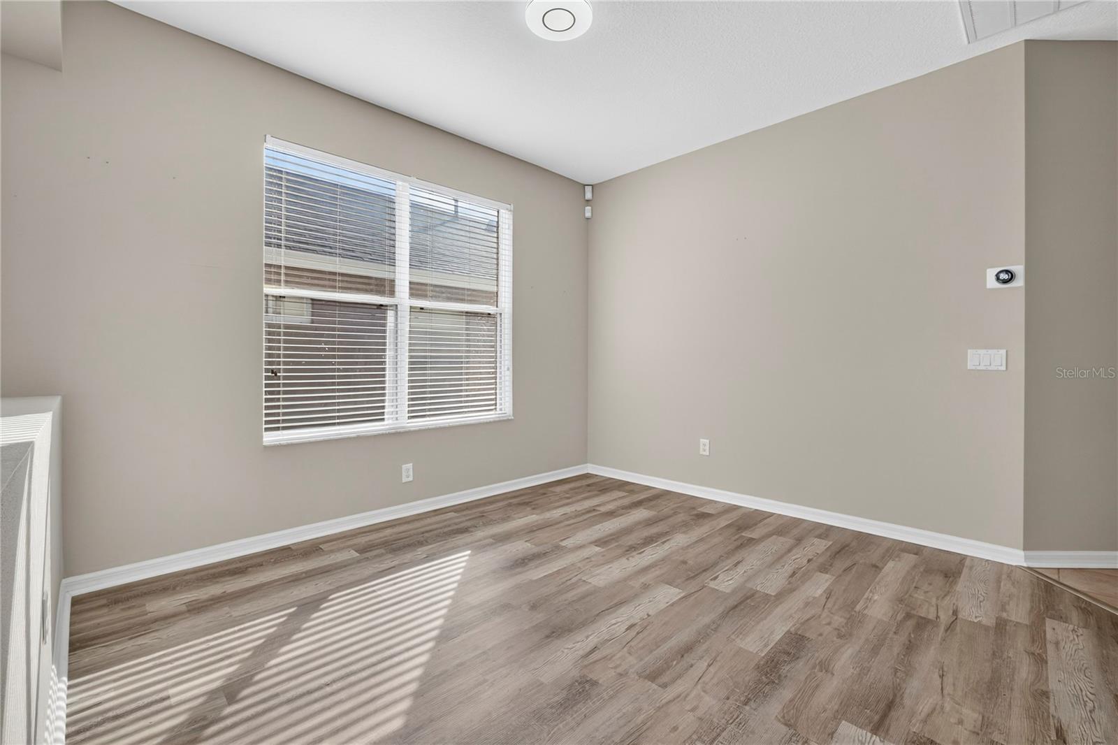 Image 9 of 39 For 2352 Rosehaven Drive