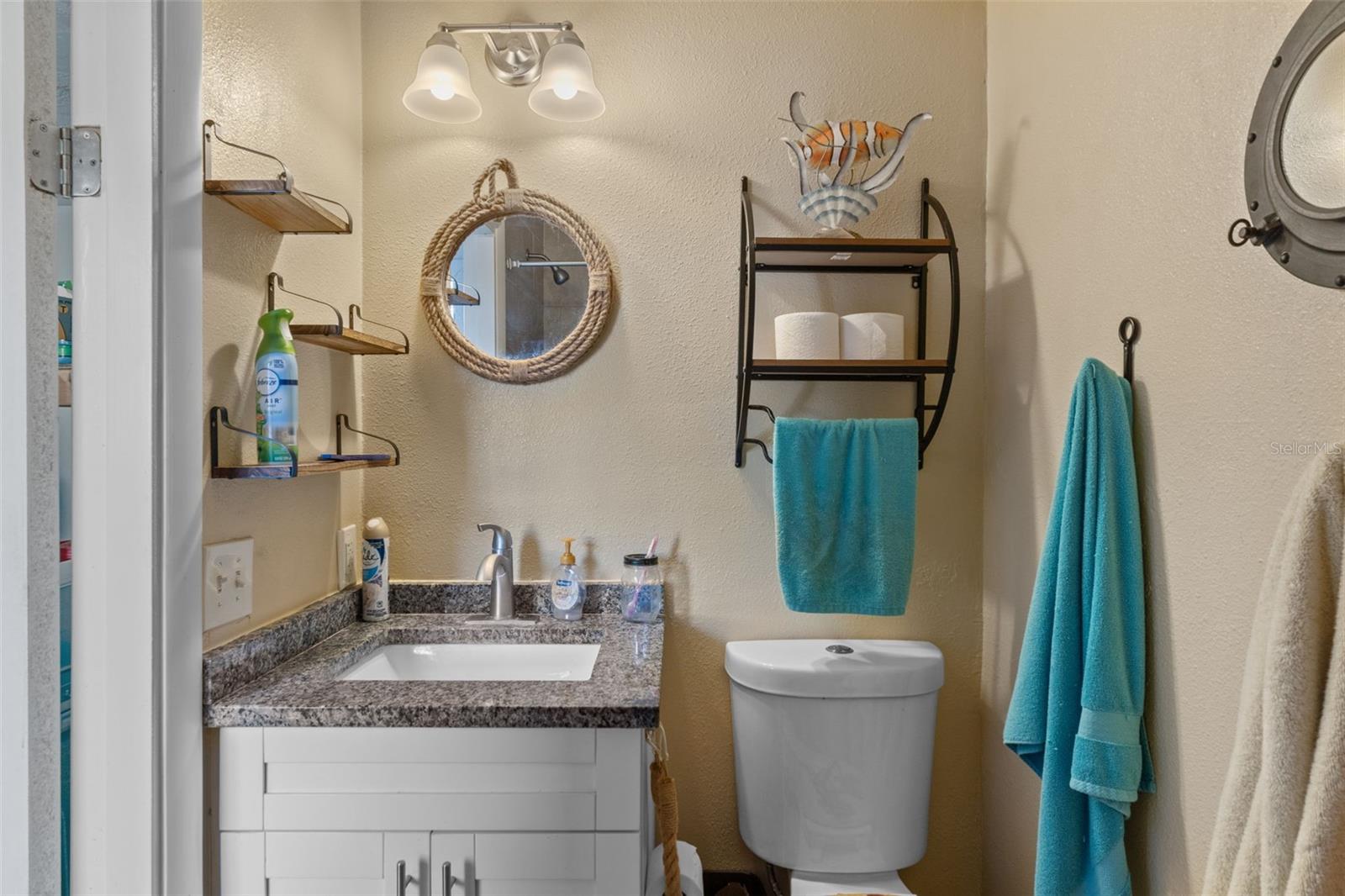 Image 19 of 29 For 9315 Palm Avenue