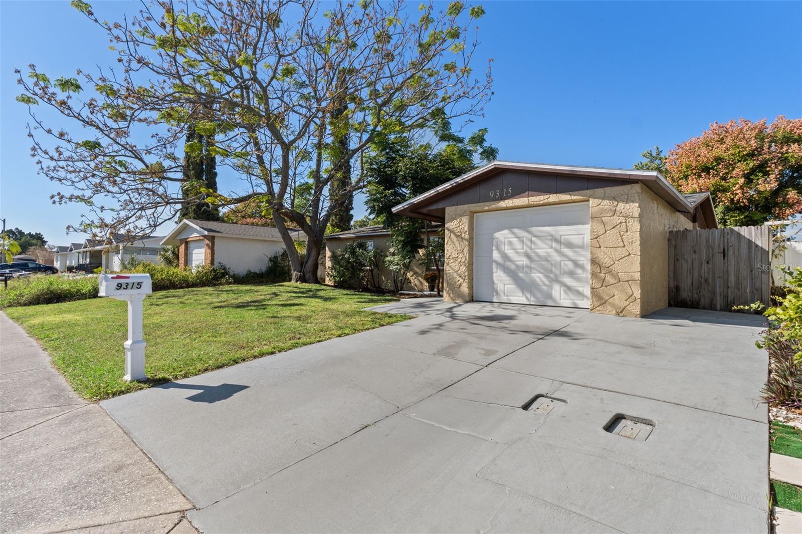 Image 4 of 29 For 9315 Palm Avenue