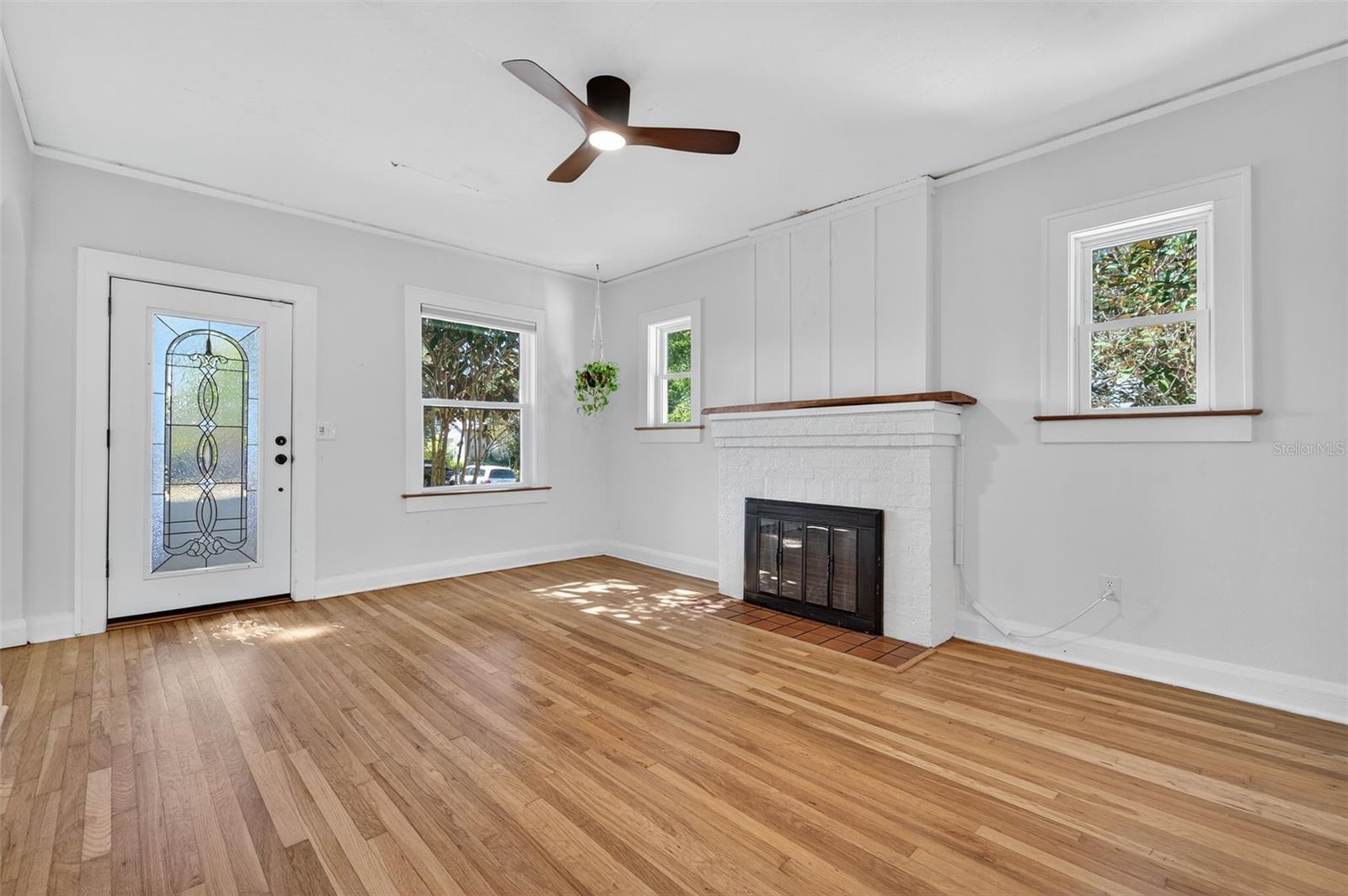 Image 10 of 68 For 907 Woodlawn Avenue