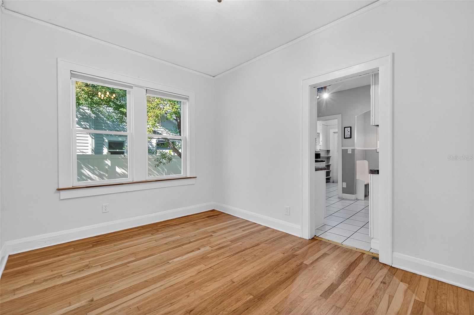 Image 17 of 68 For 907 Woodlawn Avenue