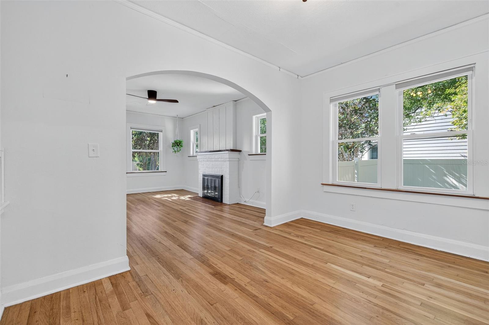 Image 19 of 68 For 907 Woodlawn Avenue