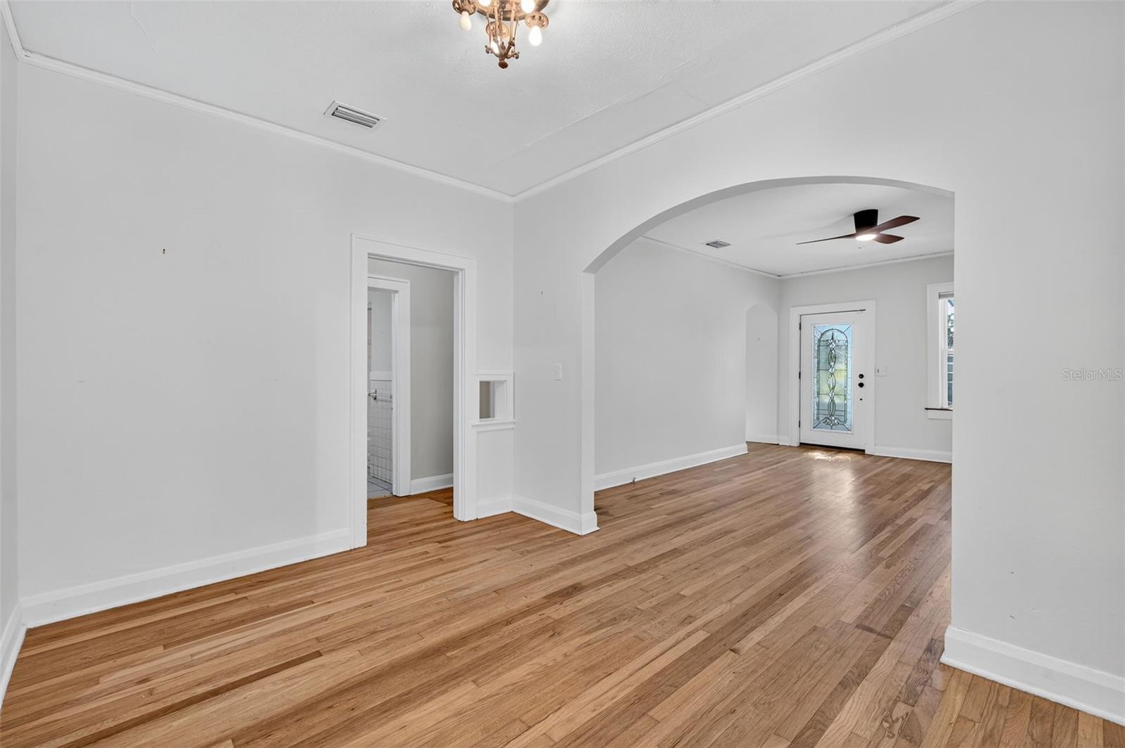 Image 20 of 68 For 907 Woodlawn Avenue