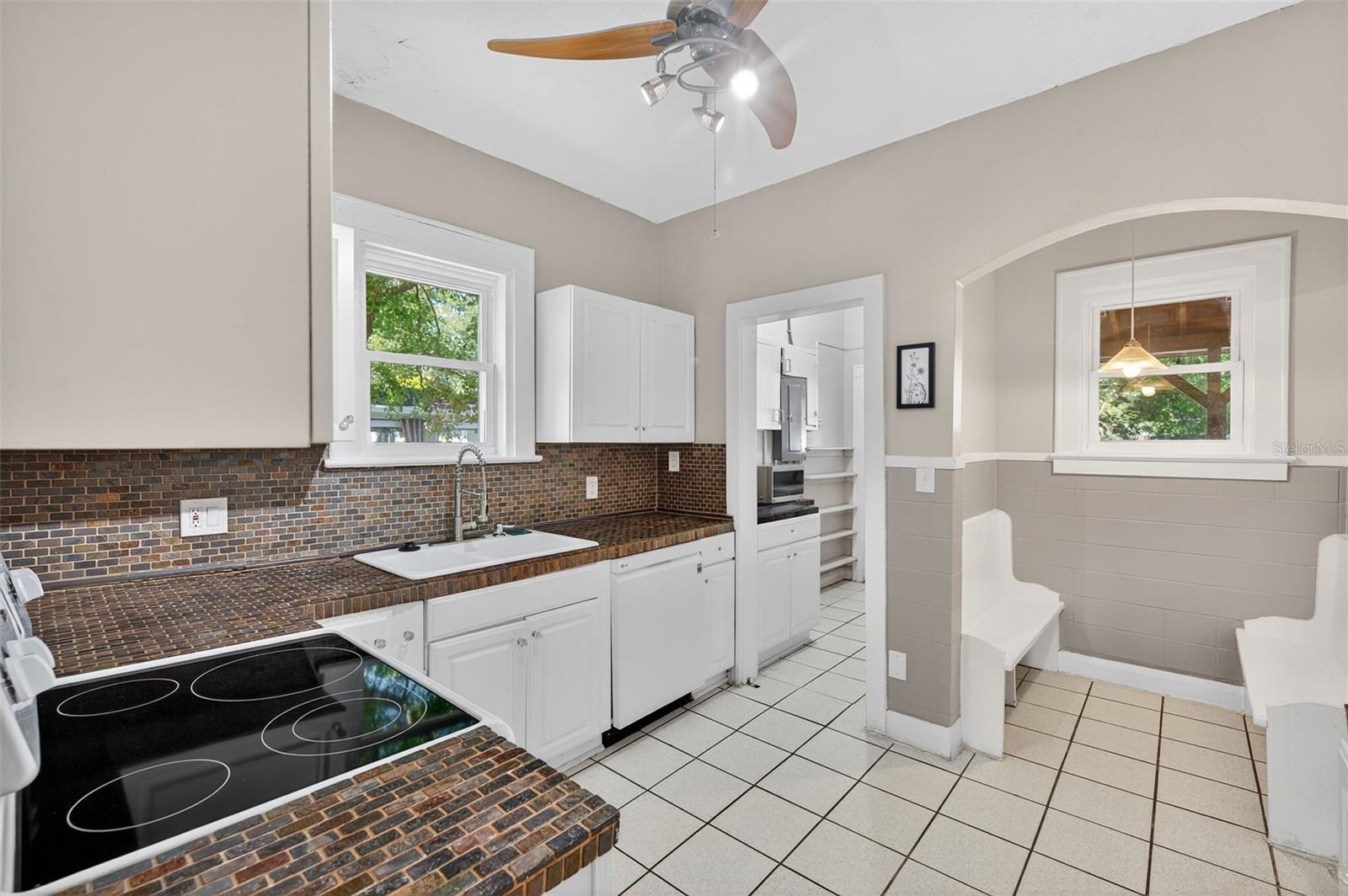 Image 21 of 68 For 907 Woodlawn Avenue