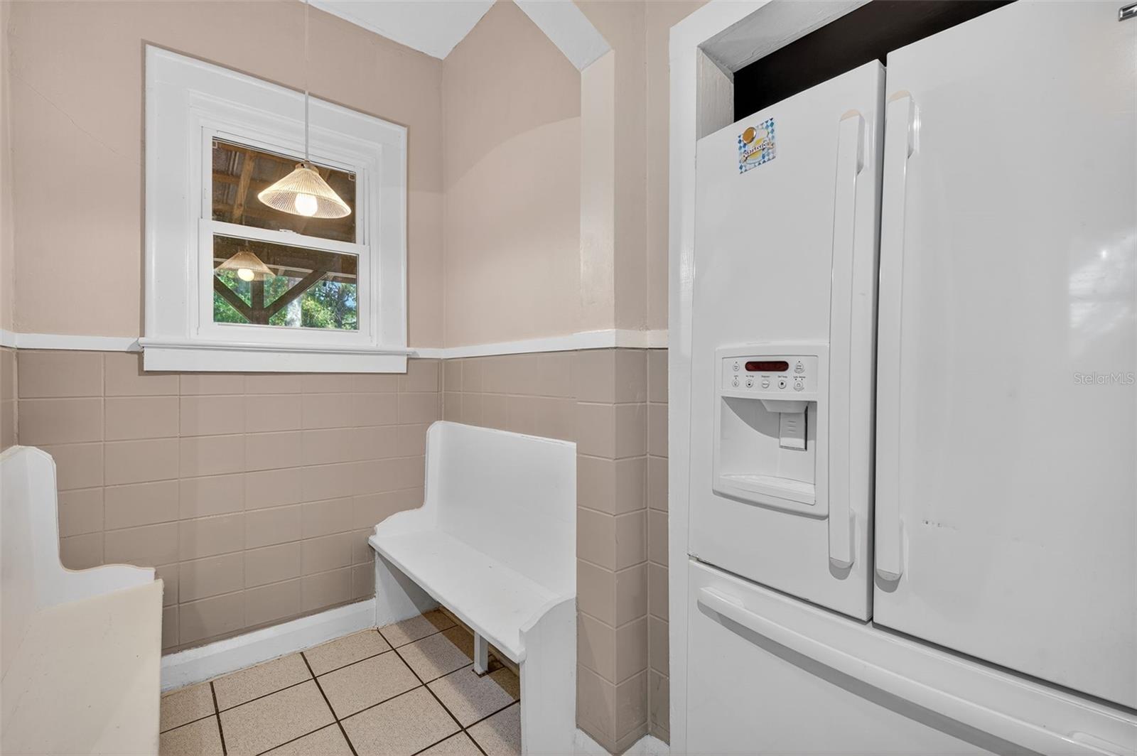 Image 27 of 68 For 907 Woodlawn Avenue